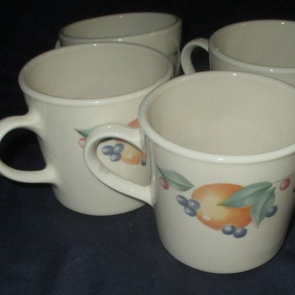 Set of 4 Vintage Corelle Corning Ware Fruit Abundance Coffee / Tea Cups / Mugs - Picture 4 of 4